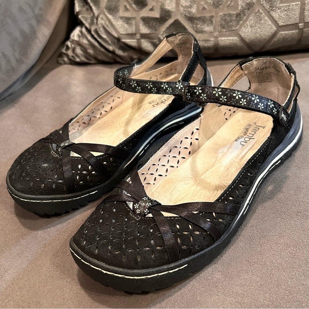 Jambu Cherry Blossom Mary Jane flats. Black Nubuck Leather Women’s Size 7 Wide